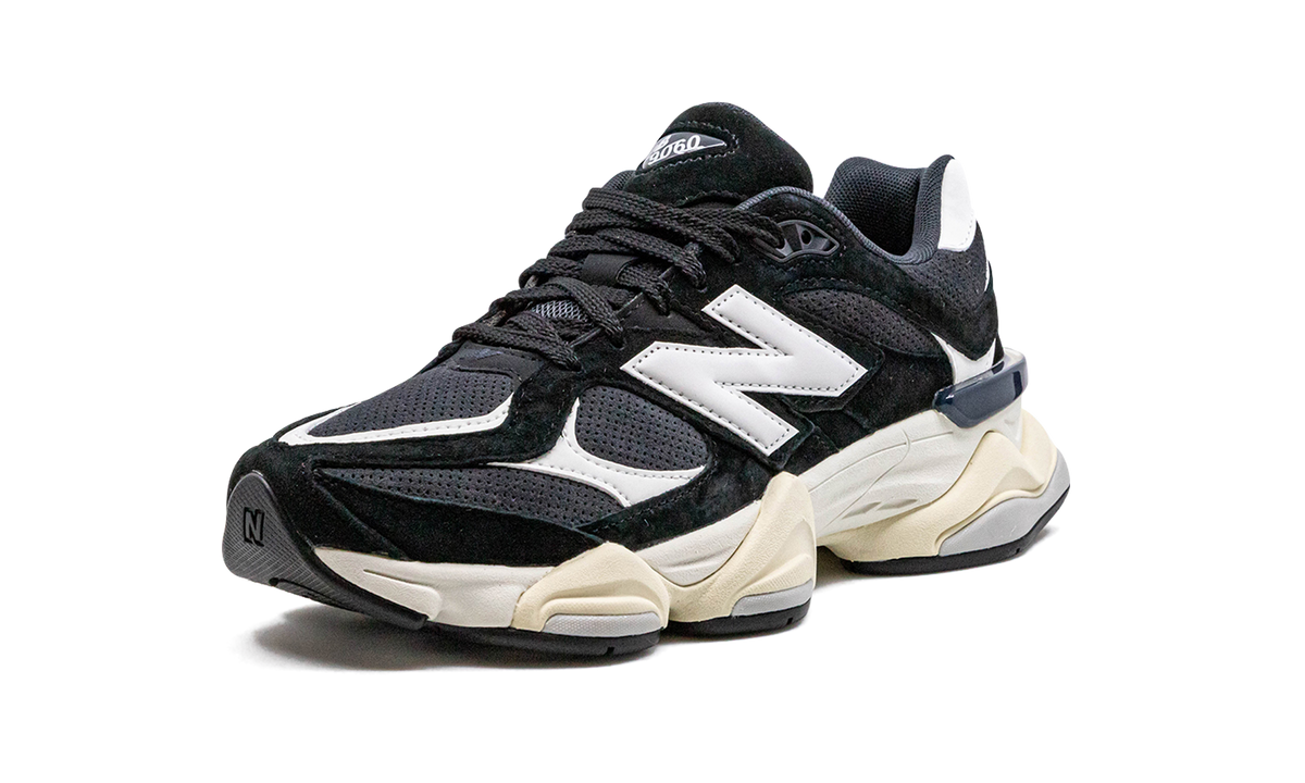 9060 "Black / White" U9060AAA